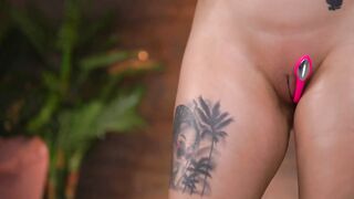 KairaAndrews - Porn Video [Bongacams]: alluring physique, popular internet personality, seductive booty