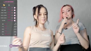 helenchristensen - [Video] kissing leggings party adorable