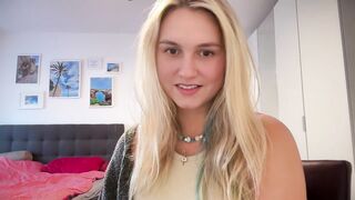 sarahsapling - [Chaturbate Record] Alluring chest femdom-clips sucks Nice Boobs