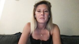 z_oepeaches - [Chaturbate Record] smallboobs long-hair gagged british