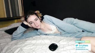 shake_pusy - [Chaturbate Record] Burning hunger Energetic personality Hot Show eating