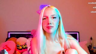 riababe - Skinny babe posing in front of the camera and chatting sweetly to the chat room