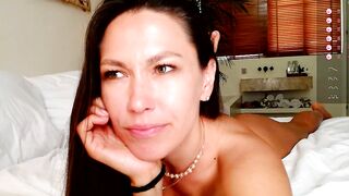 sweet_moan - A babe in panties teasing in front of the camera and chatting sweetly