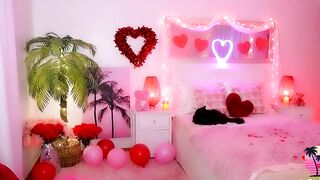 amyvalentine - Baby dances in front of the camera with her clothes on and chatting sweetly to the chat room