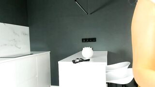 harriethadsonn - Blondie with big tits dancing in front of the camera and chatting sweetly with the chat room