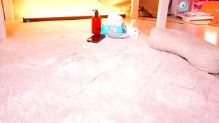 lil_eva - Baby girl shows off her sweet booty on camera