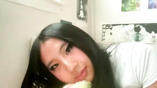 bunnysworld999 - Young Asian girl sweetly chatting and posing in front of the camera