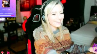 kimilee22 - Young girl shows her small tits on camera and chatting sweetly with the chat room