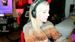 kimilee22 - Young girl shows her small tits on camera and chatting sweetly with the chat room