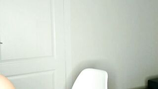 cuteflame - Young babe chatting sweetly with the chat room