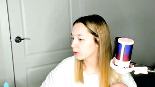 cuteflame - Young babe chatting sweetly with the chat room