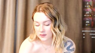 kylie_moss - Young babe shows her tits on camera