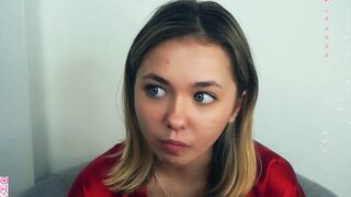 mildredgarrett - Adorable blue-eyed babe sweetly chatting and teasing in front of the camera