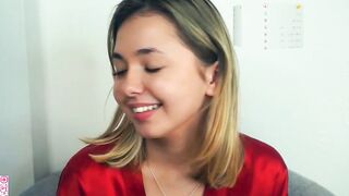 mildredgarrett - Adorable blue-eyed babe sweetly chatting and teasing in front of the camera