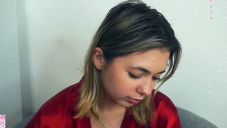 mildredgarrett - Adorable blue-eyed babe sweetly chatting and teasing in front of the camera