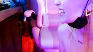 sophiepine - Slut on the chair gets a colossal pleasure from the vtibrator in her pussy.