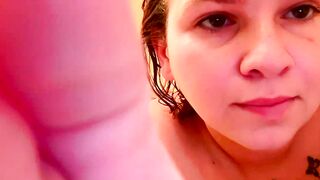 kaylastearsman - Lush babe in the bathtub naked posing for the camera